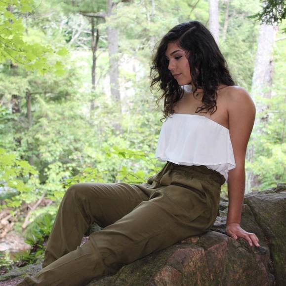 Meet your Posher, Alejandra - Picture 1 of 1